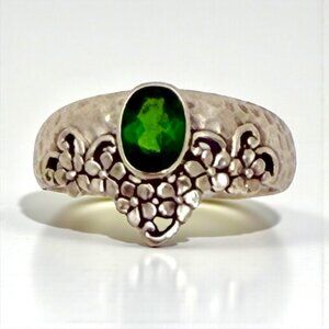 Sterling Silver Ring with Oval Faceted 8 x 6 mm Chrome Diopside Size 9 - NWT